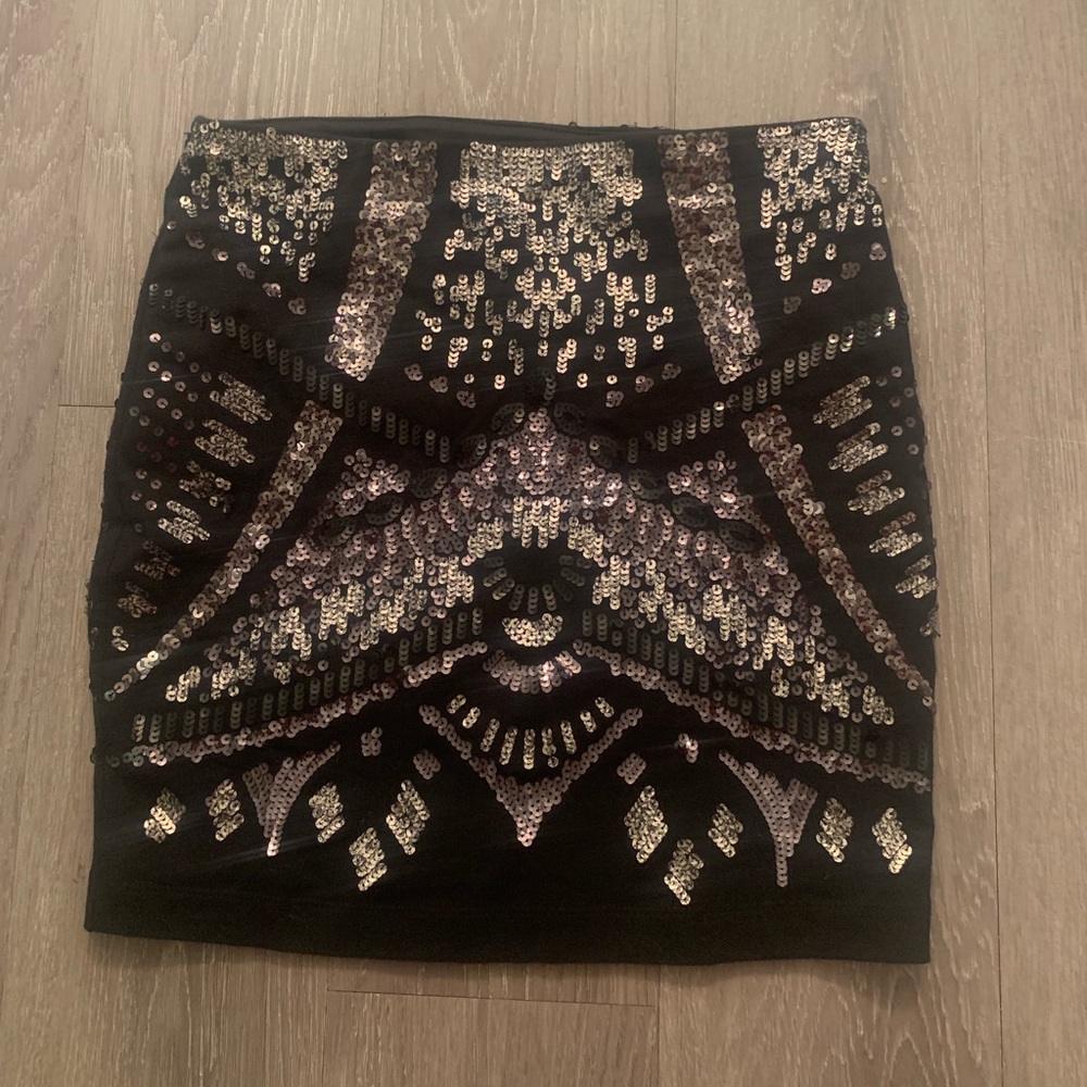 Black sequined fitted skirt